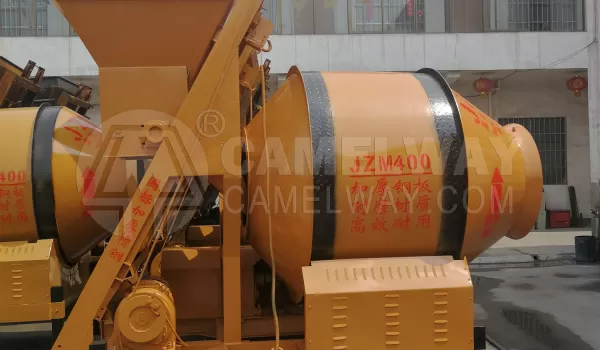 Daily maintenance of the concrete mixer