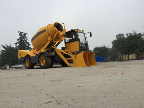 Mobile 4m³ self loading concrete mxier in Africa