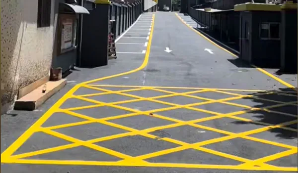 yellow reflective road marking paint with glass beads